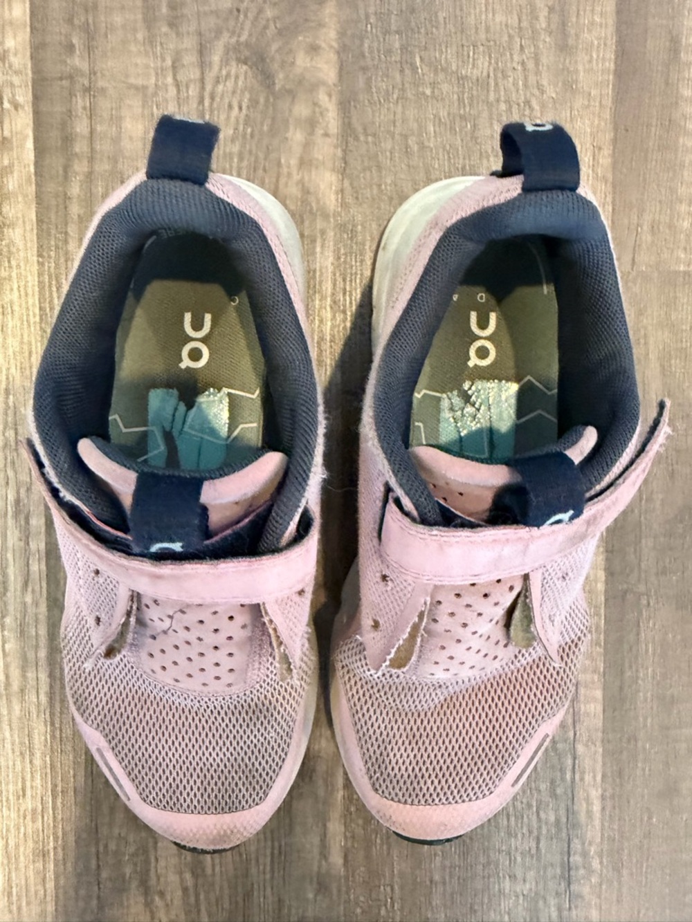 On Cloud Kids Girls Pink Athletic Sneakers Velcro size 13 - Picture 5 of 10